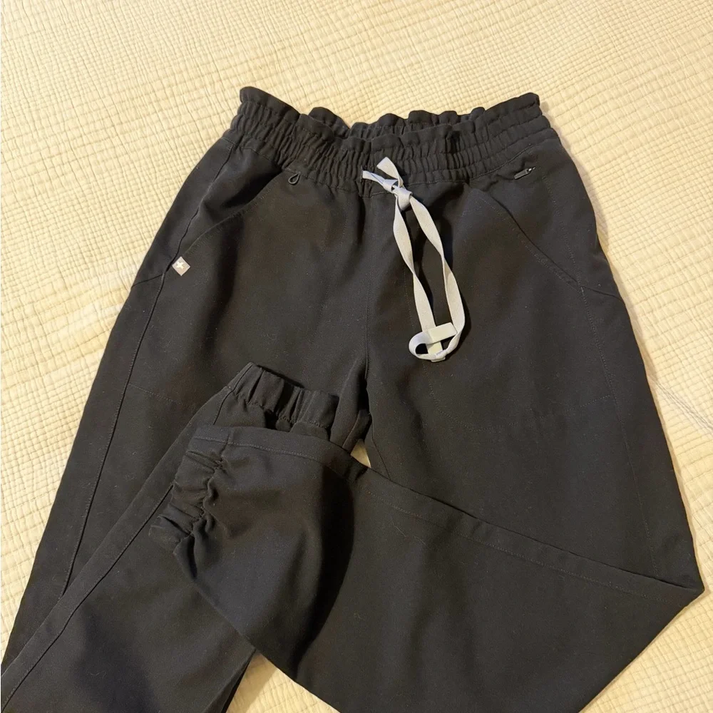 Figs Regina Black Jogger Pants - Picture 1 of 3